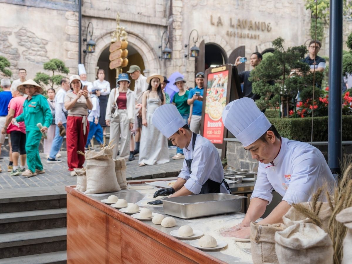 Mùa hè là thời điểm Bà Nà Hills trở nên nhộn nhịp hơn bao giờ hết.