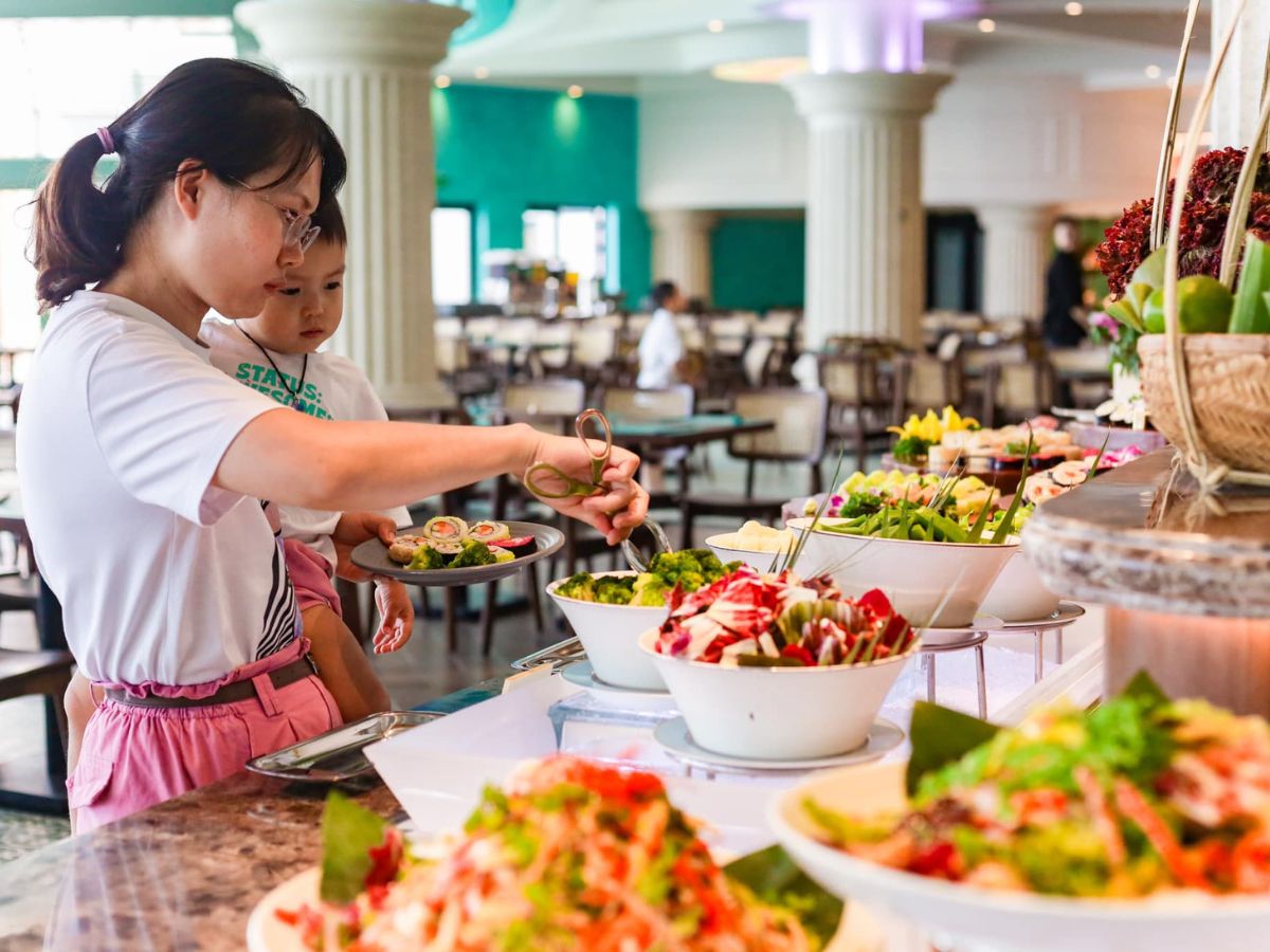 Việc sắp xếp lịch trình giữa vui chơi và ăn uống hợp lý sẽ giúp du khách tận hưởng bữa ăn ở các nhà hàng Bà Nà Hills một cách thoải mái nhất. 