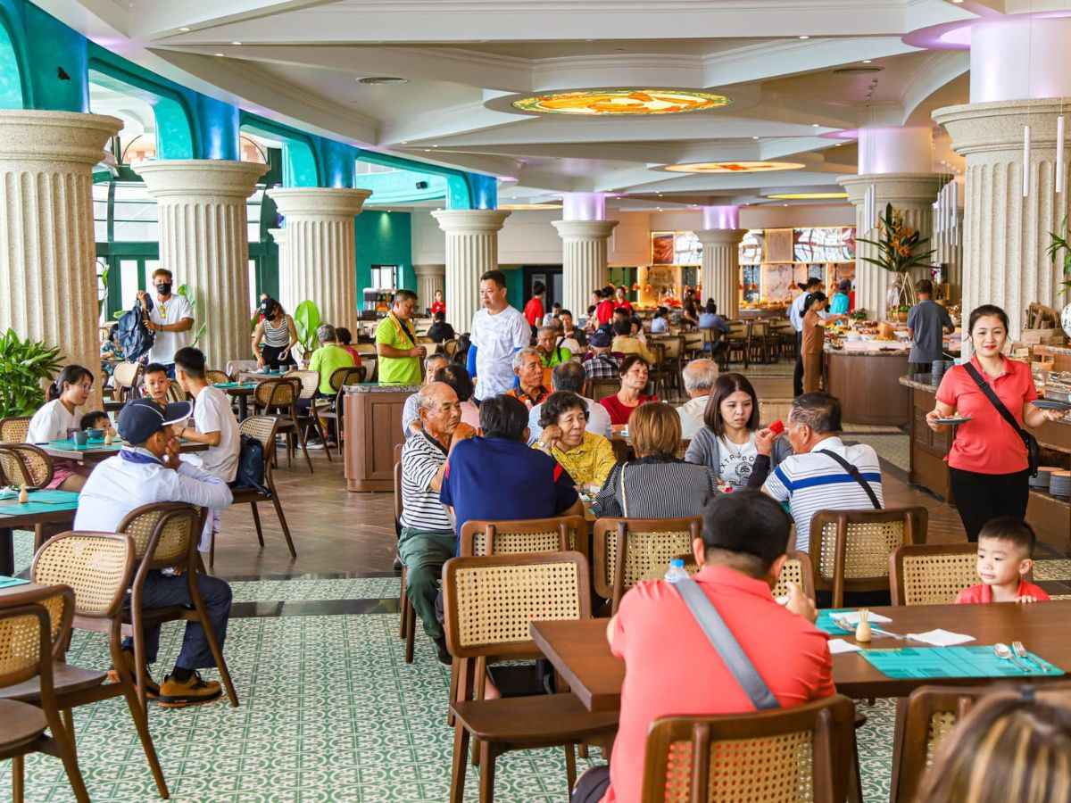 Nhà hàng Bốn Mùa ở Bà Nà Hills được nhiều thực khách lựa chọn nhờ thực đơn buffet phong phú và phù hợp nhiều độ tuổi.