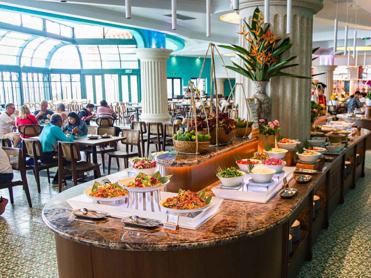 Du khách nên dành thời gian trải nghiệm ẩm thực đặc sắc ở Bà Nà Hills để có được chuyến đi chơi trọn vẹn.