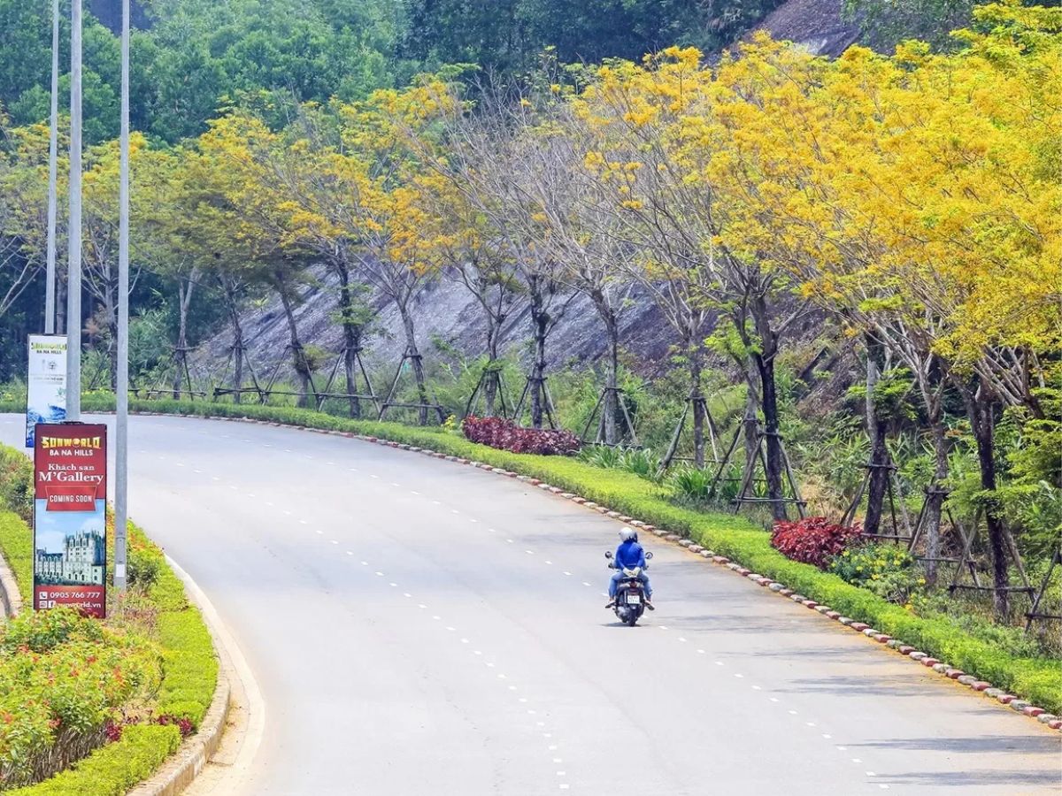Cung đường đến Bà Nà Hills thuận tiện với các bảng biển hướng dẫn.
