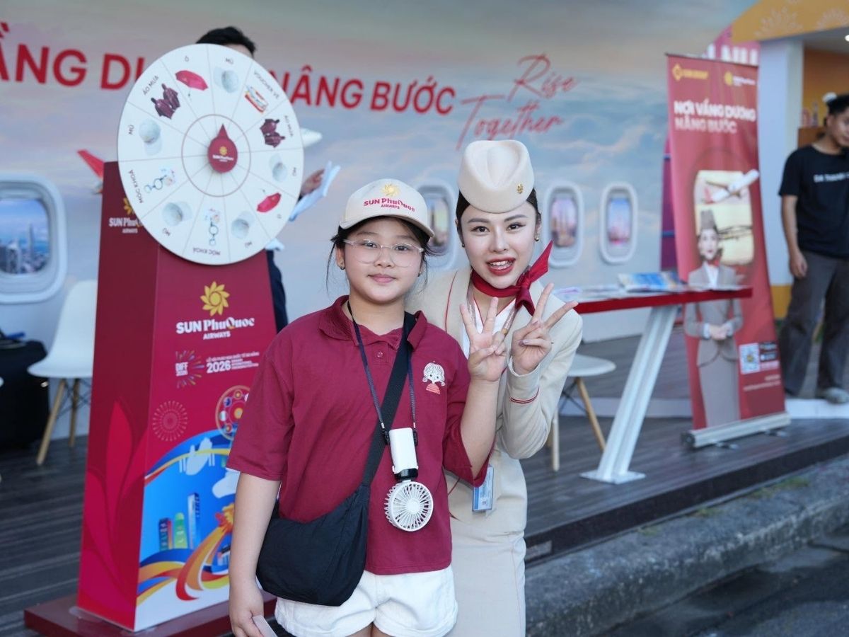 Du khách cũng có thể theo dõi thông tin từ Sun PhuQuoc Airways.&nbsp;