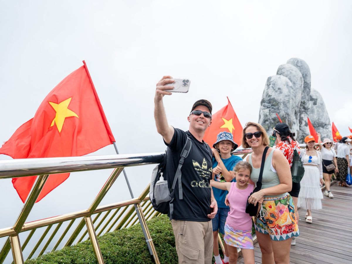 Các gia đình có trẻ nhỏ và người lớn tuổi luôn phải chú ý quan tâm đến sức khỏe trong lịch trình du lịch Đà Nẵng và Bà Nà Hills.