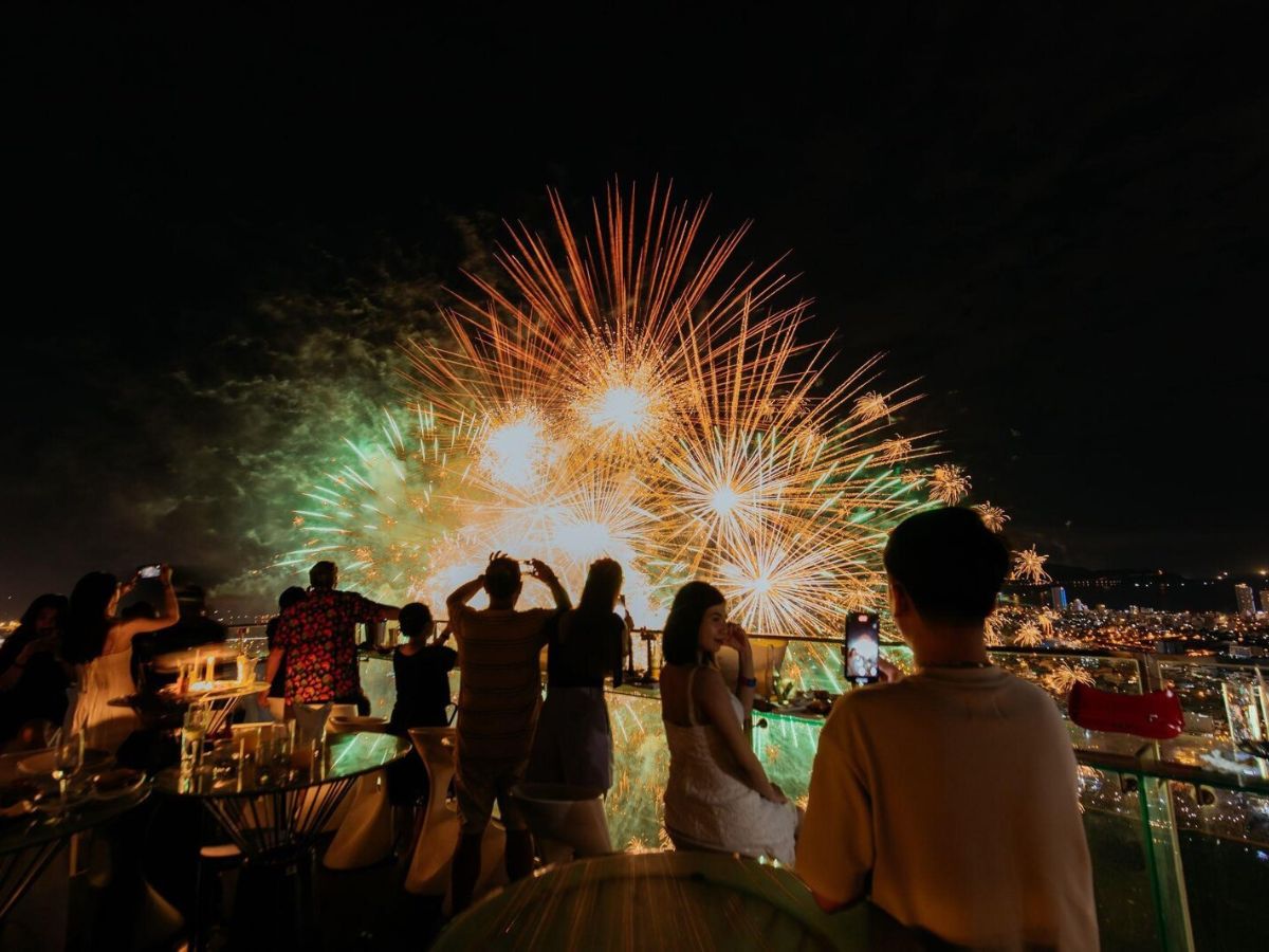 Các cặp đôi chọn đi tour đến Đà Nẵng trong mùa pháo hoa sẽ được kết hợp nhiều trải nghiệm trong một chuyến đi.