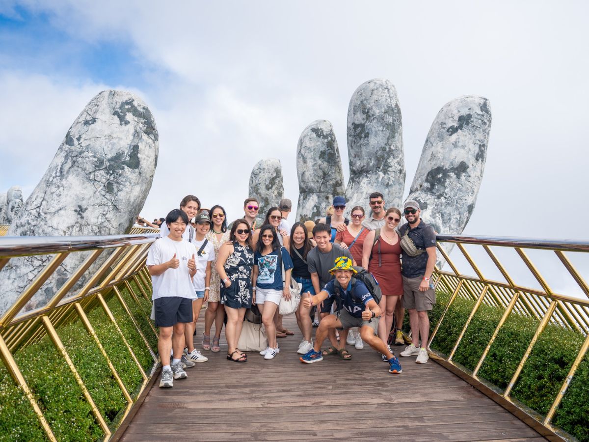 Tour ghép đi Bà Nà Hills gồm nhiều hạng mục dịch vụ khác nhau.