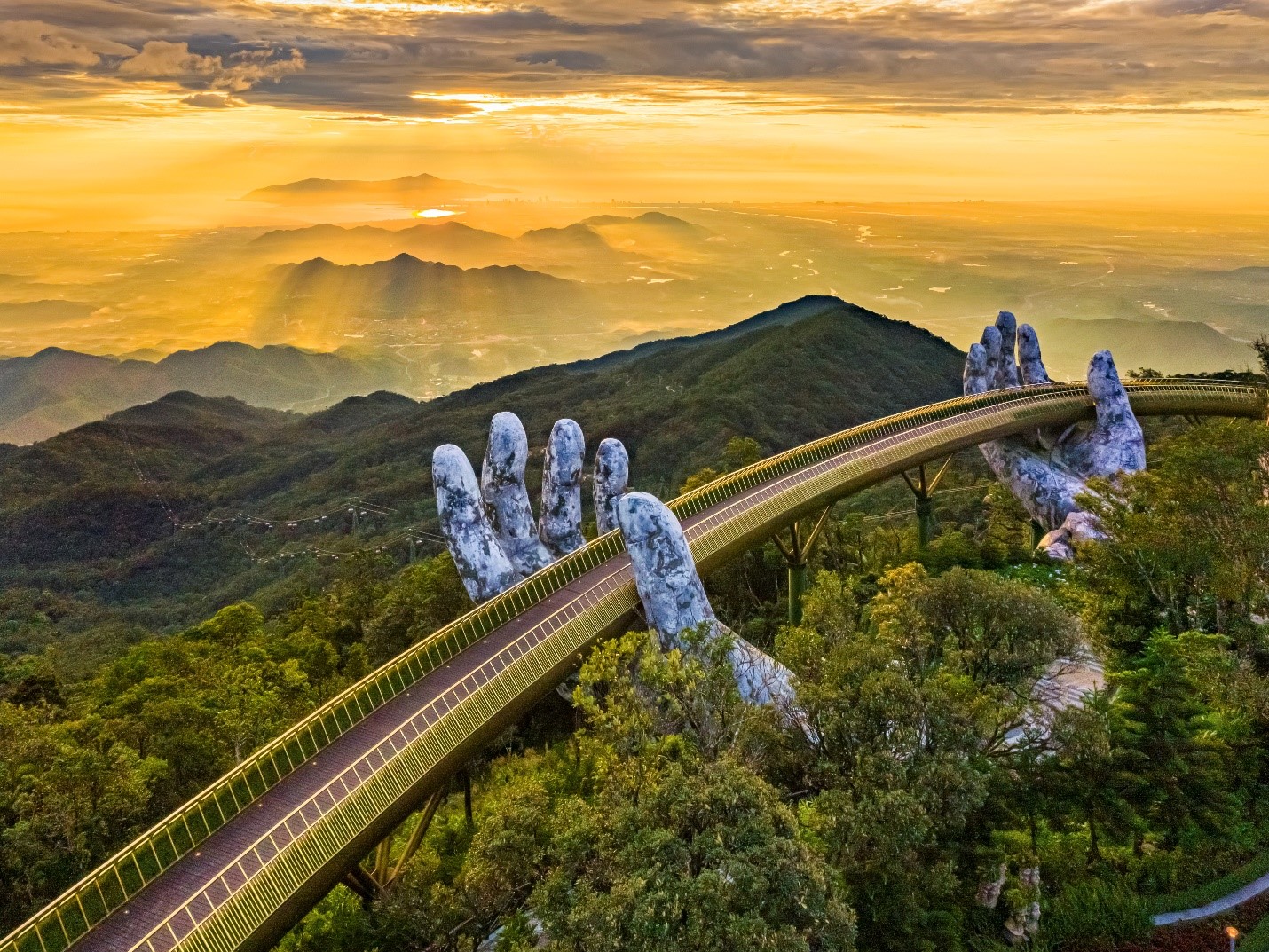 Cầu Vàng chính là điểm đến không thể bỏ qua trong hành trình “săn mây” trên đỉnh Núi Chúa&nbsp;
