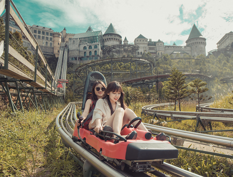 Đến đây, bạn nhất định phải thử chính là đường trượt thác siêu tốc Alpine Coaster