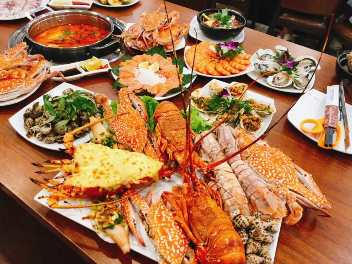Thực đơn hải sản hấp dẫn.