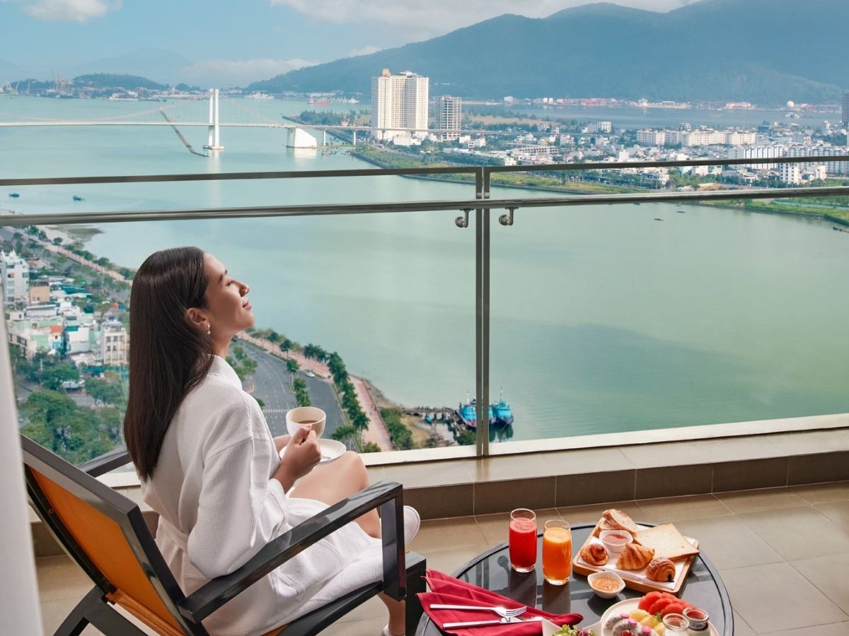 Novotel Danang Premier Han River bên sông Hàn sở hữu dịch vụ chất lượng cùng tầm nhìn ra thành phố lung linh.