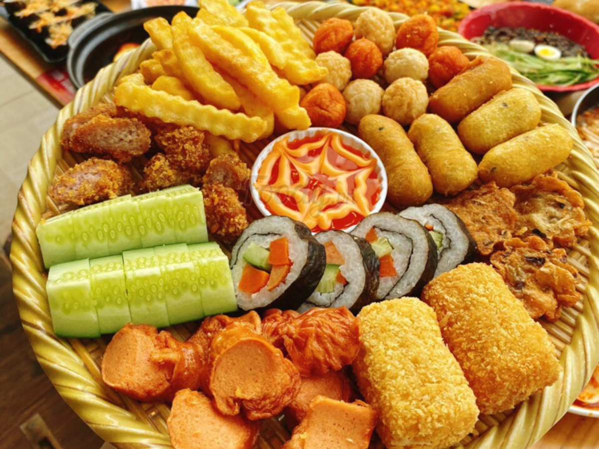 Các món chiên được bày trí đẹp mắt tại Poc Poc Hải Châu.
