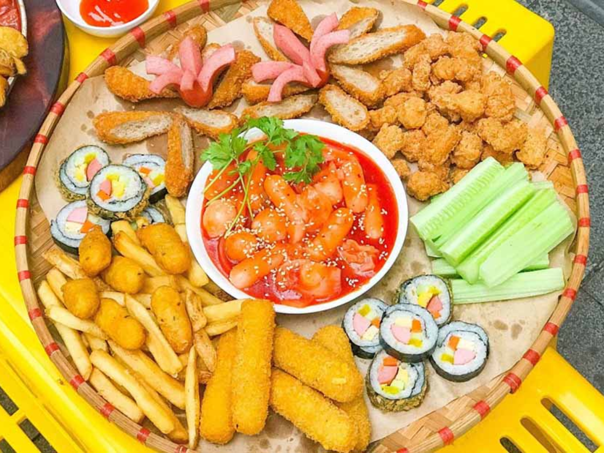 Thưởng thức các món ăn vặt hấp dẫn tại Đà Nẵng.