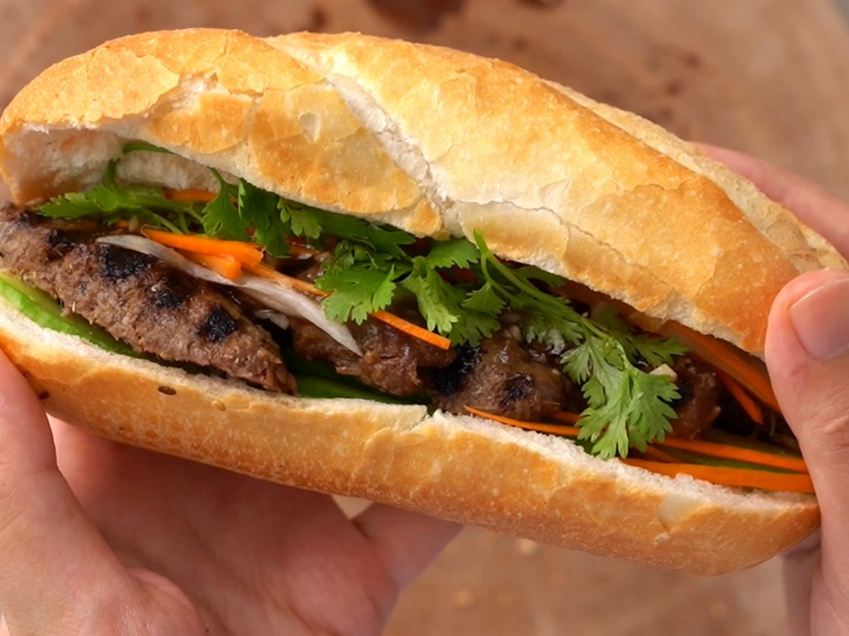 Bánh mì thịt nướng thơm ngon.