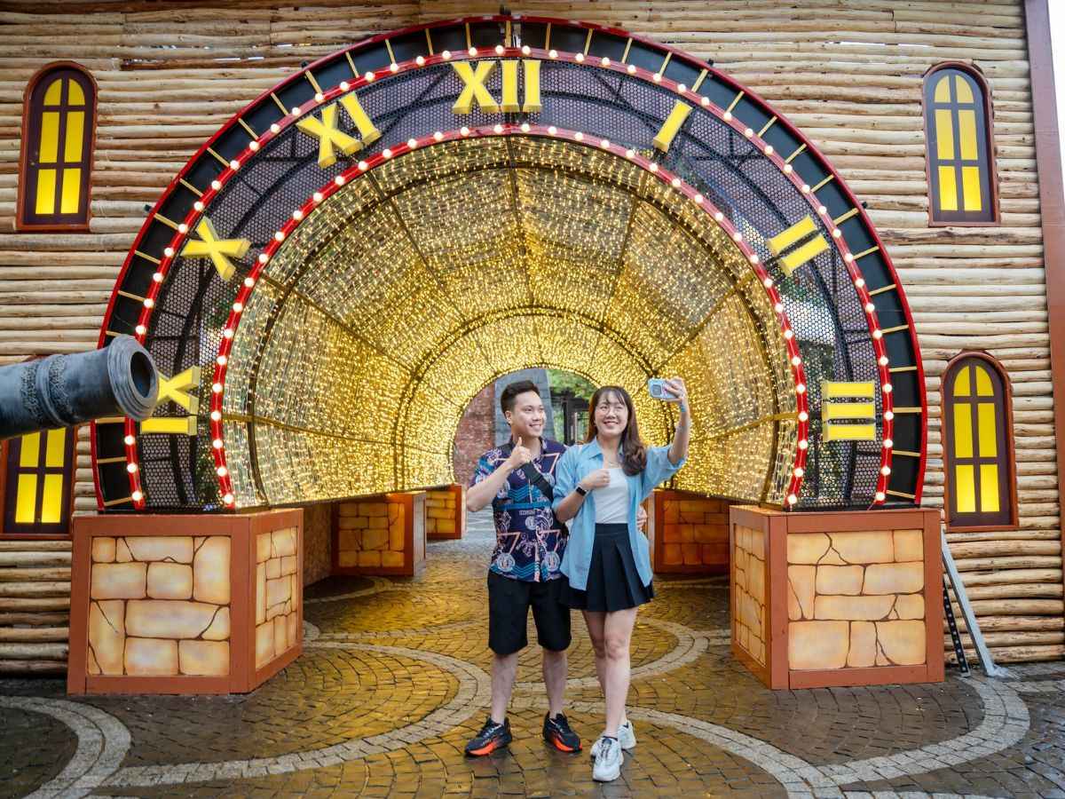 Chọn combo Bà Nà Hills cũng giúp các cặp đôi thoải mái hơn trong việc trải nghiệm các hoạt động vui chơi, tham quan và ăn uống cùng nhau.