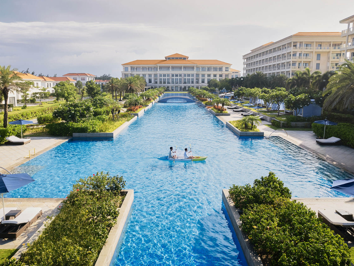 Khuôn viên nổi bật tại Sheraton Grand Danang Resort. 