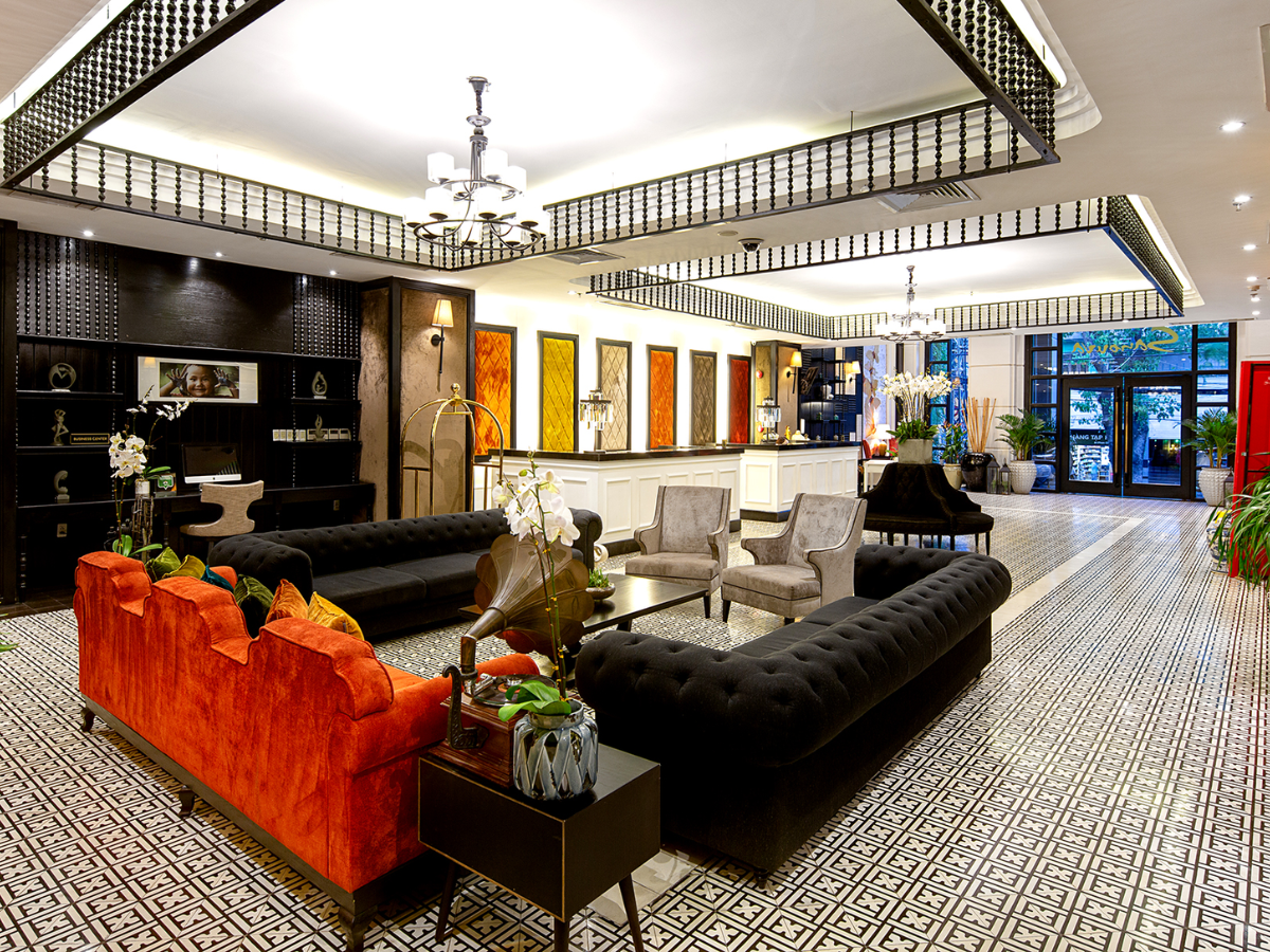Sảnh chờ sang trọng tại Sanouva Danang Hotel.