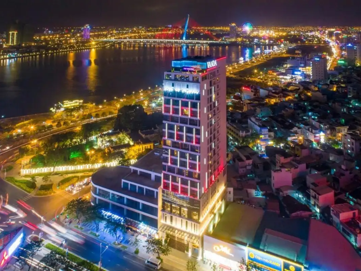 Vanda Hotel Danang nằm ngay trung tâm thành phố, thuận tiện cho việc di chuyển của du khách.