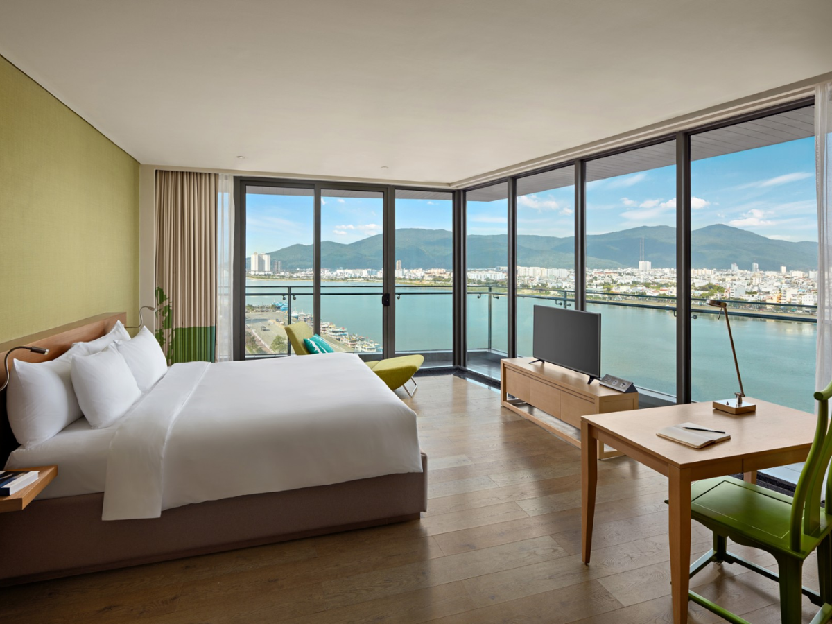 Phòng tại Novotel Danang Premier Han River có view hướng ra sông Hàn và thành phố.