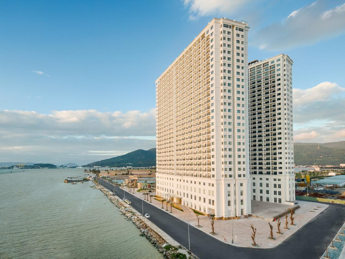Golden Bay Danang Hotel nằm ngay trung tâm thành phố Đà Nẵng. 