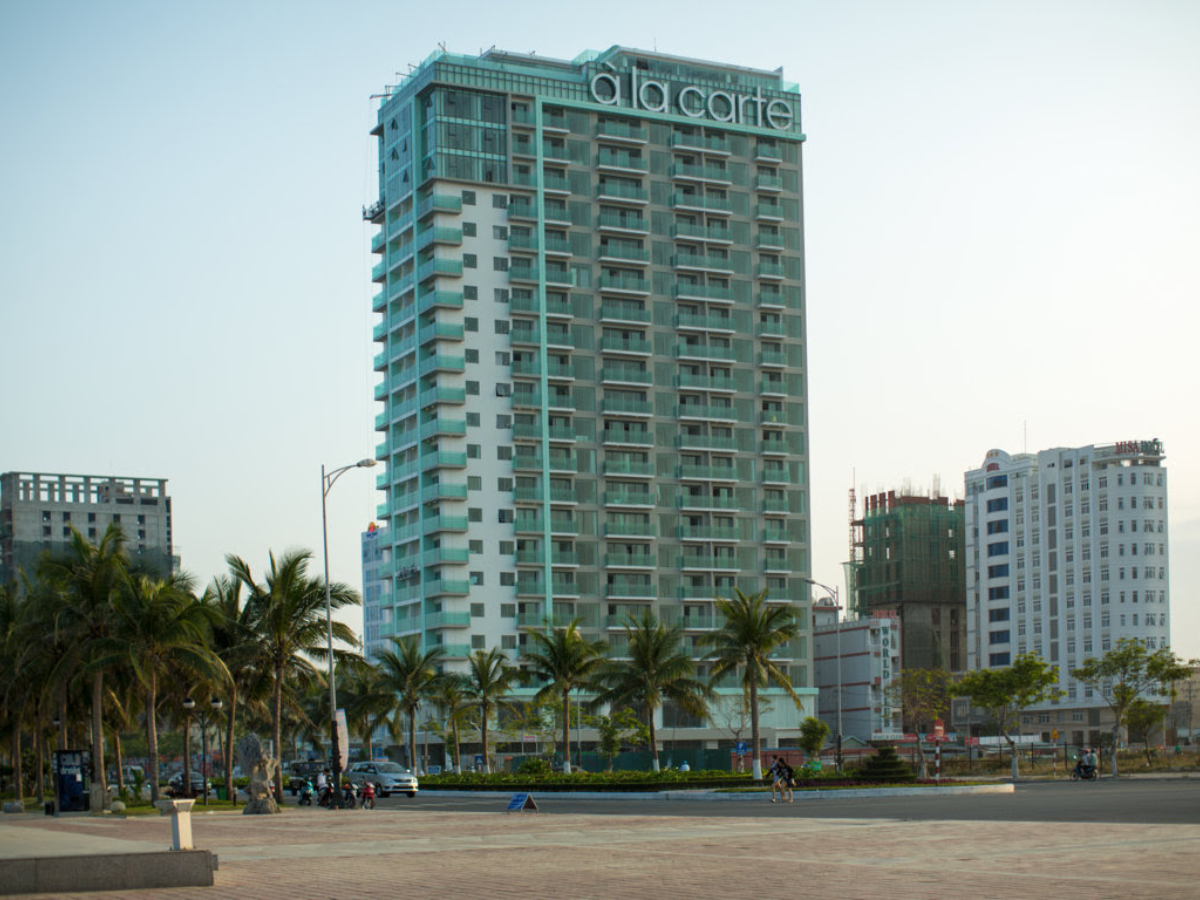 Toàn cảnh A La Carte Da Nang Beach Hotel.