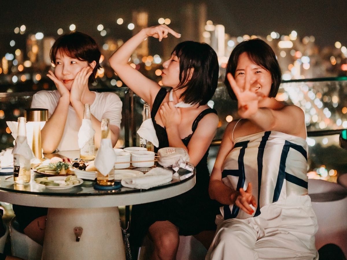 Lựa chọn combo và ưu đãi là cách thông minh để tiết kiệm cho nhóm đông người.