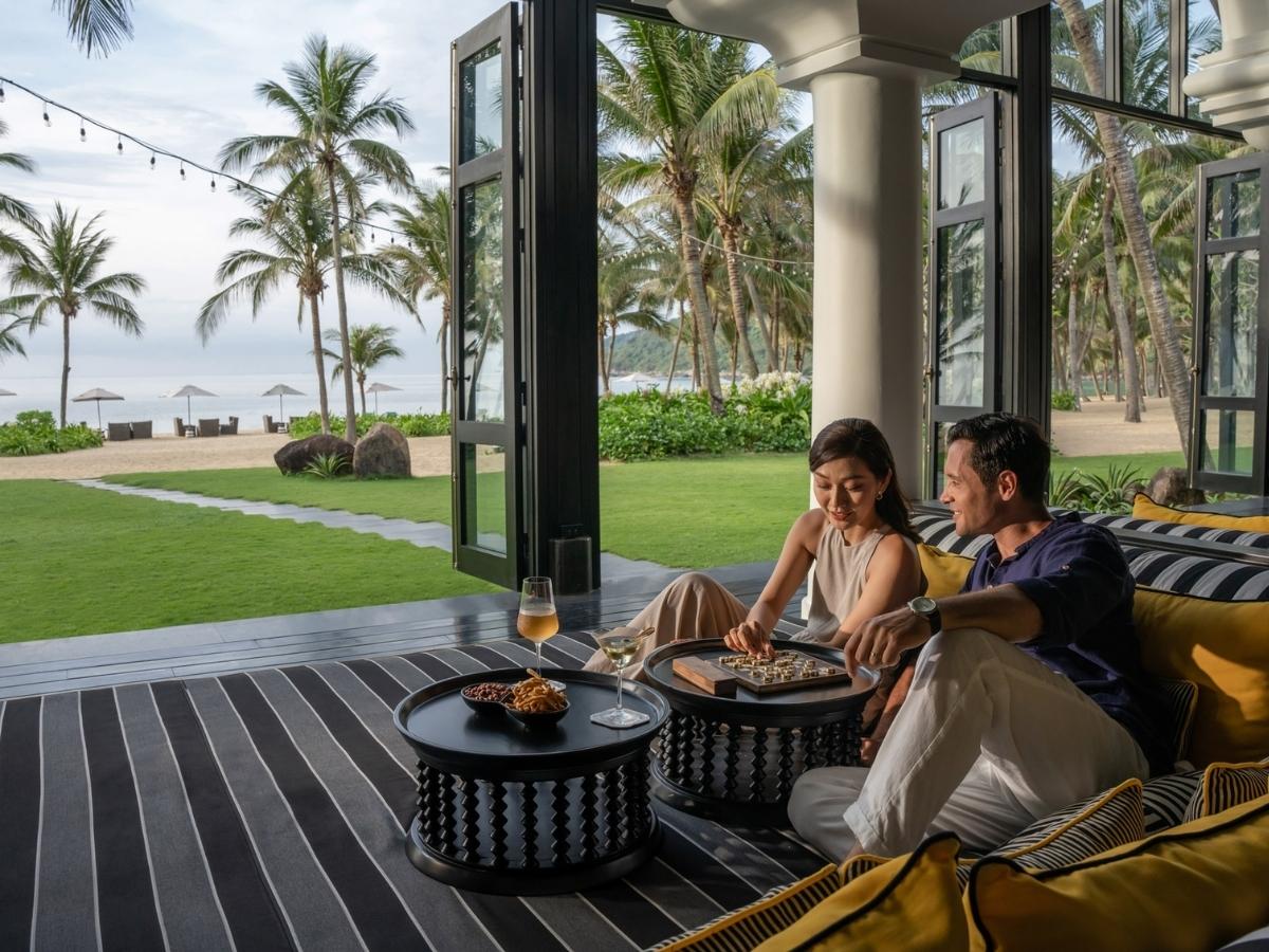 The Long Bar at InterContinental Danang Sun Peninsula Resort mang đến hệ thống tiện ích cao cấp.