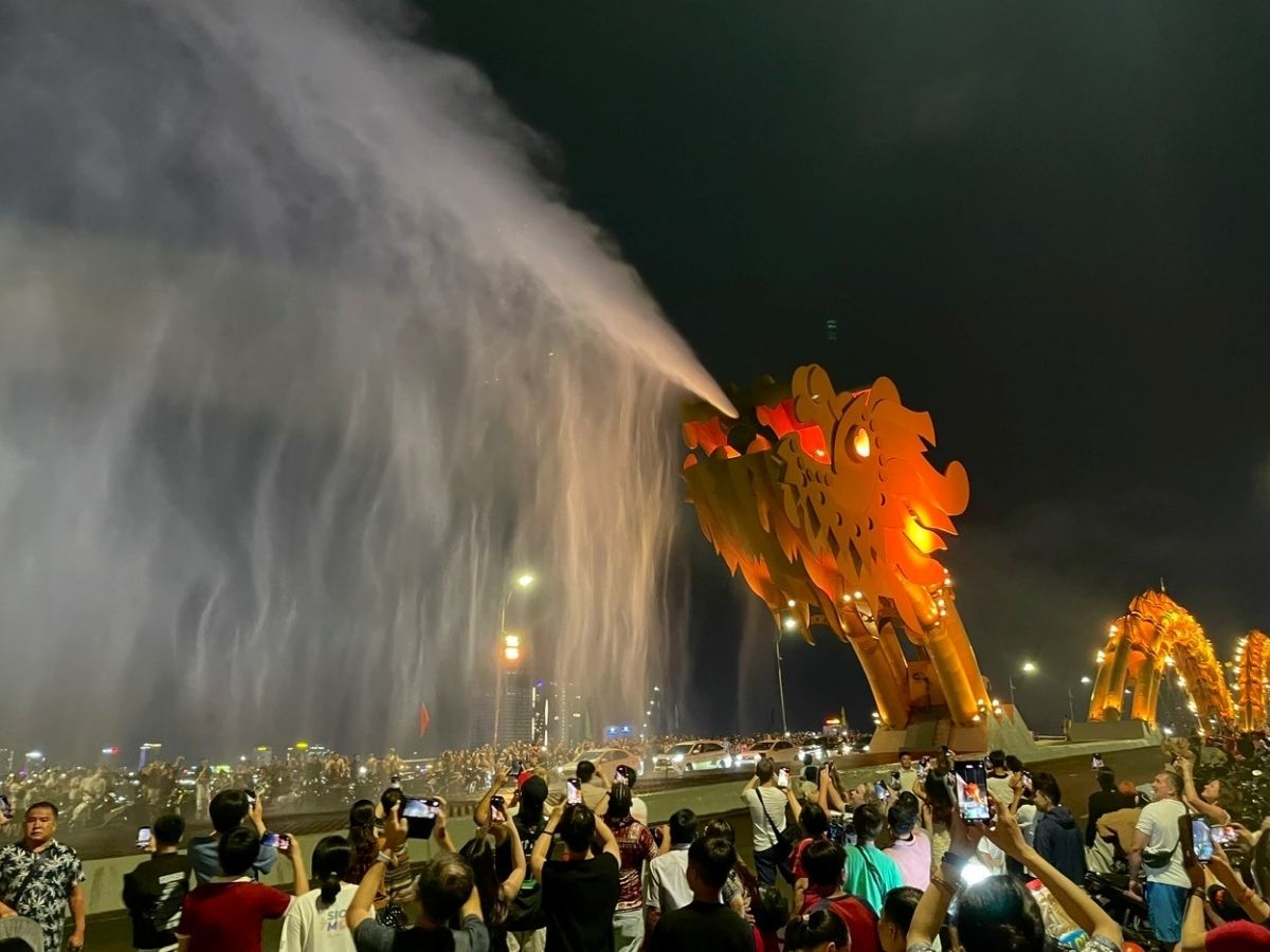 Thời điểm đến thích hợp là trước 20h15-20h30 vào các ngày thường hoặc cuối tuần.