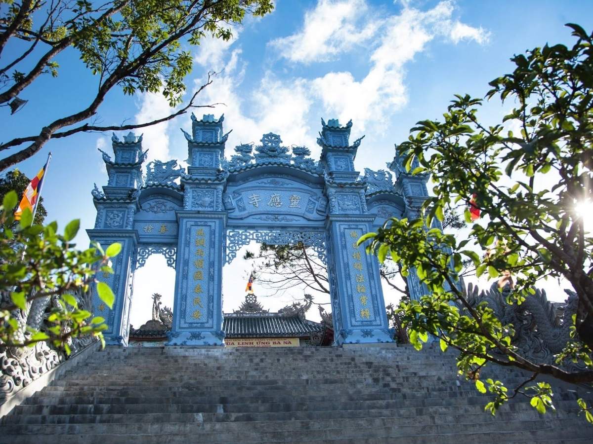Ba ngôi chùa này hợp thành “tam giác linh thiêng”, như ba điểm tựa tâm linh vững chắc trấn giữ các hướng trọng yếu.&nbsp;