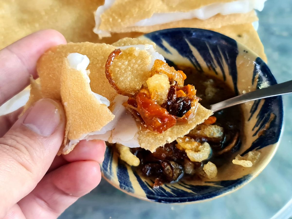 Quán bánh đập ngon nằm trên đường Phan Châu Trinh được nhiều thực khách ghé tới thưởng thức.