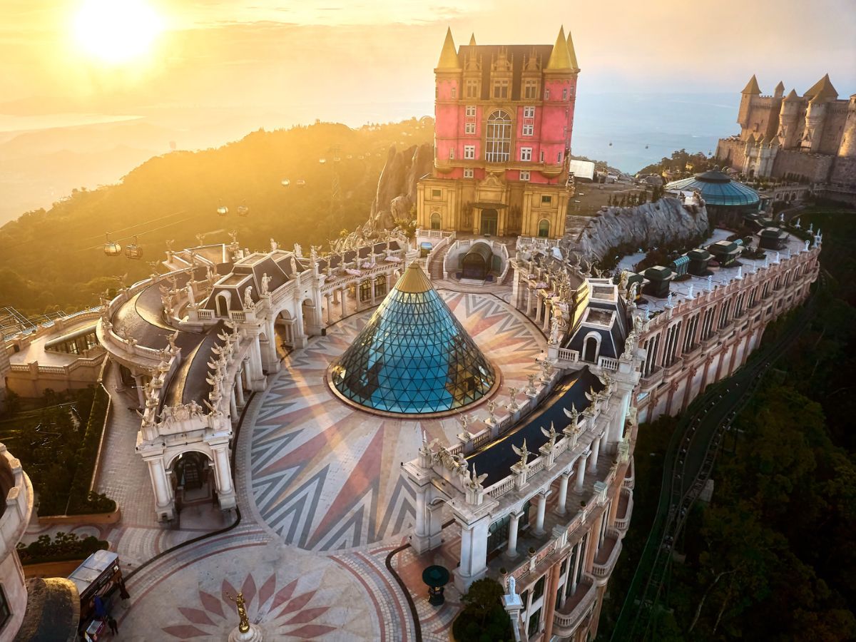 Dành thời gian tham quan và vui chơi ở Sun World Ba Na Hills sẽ cho du khách có được nhiều trải nghiệm thú vị. 