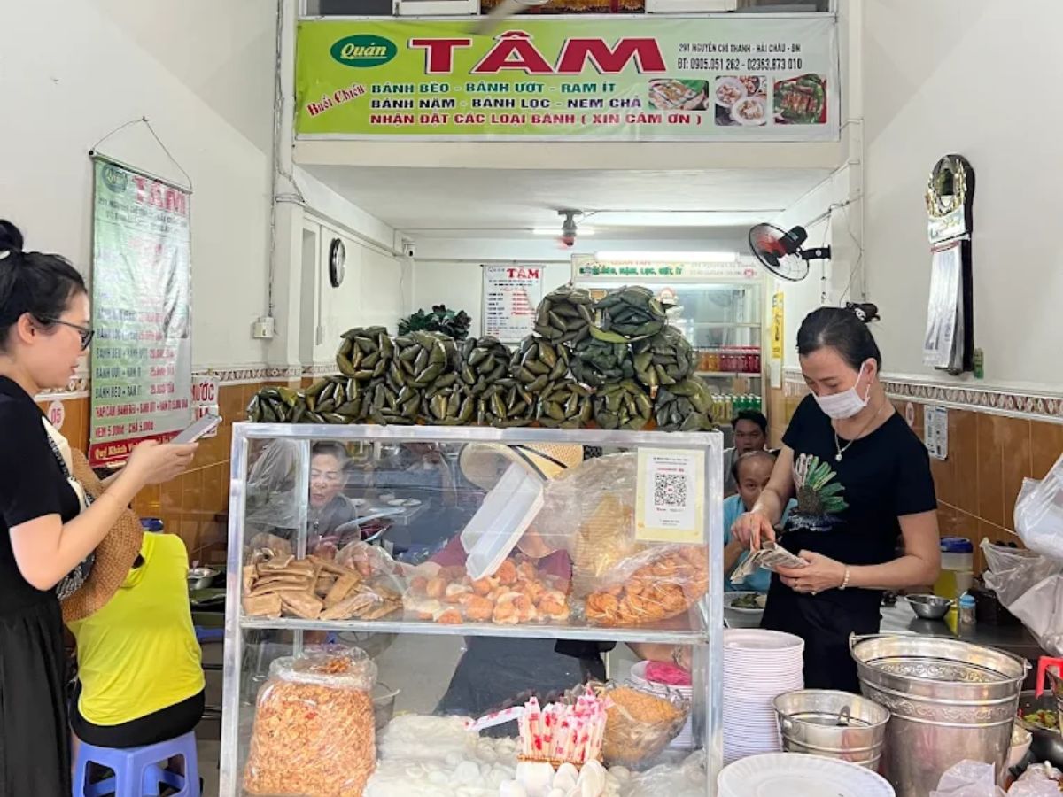 Quán bánh lọc Tâm ở đường Nguyễn Chí Thanh được nhiều thực khách biết đến.
