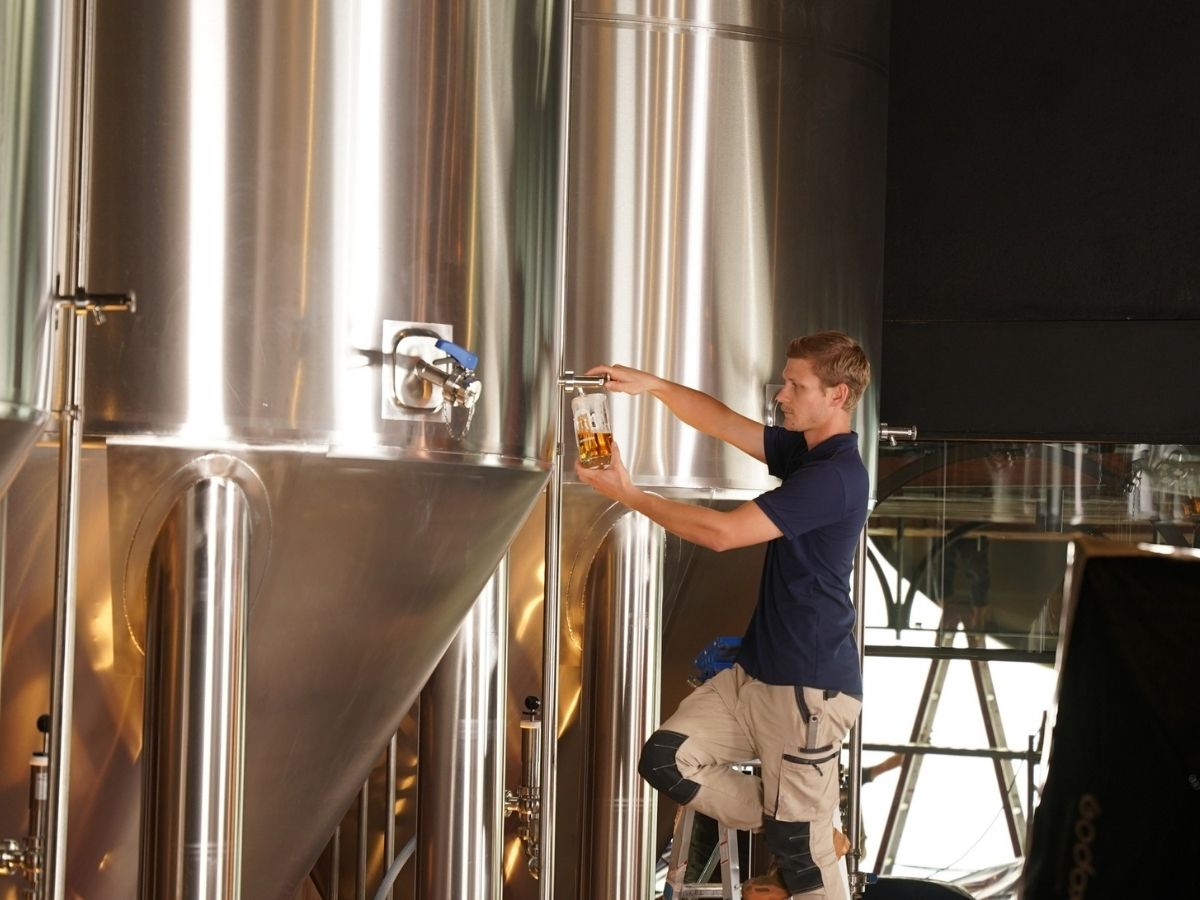 Khám phá Ba Na Brew House bắt đầu từ trải nghiệm tận mắt quy trình sản xuất bia thủ công đạt tiêu chuẩn Đức.&nbsp;