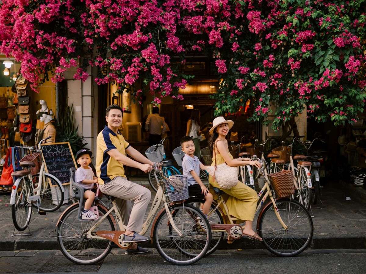 Việc đảm bảo an toàn và tôn trọng văn hóa địa phương là điều mà du khách nên quan tâm trong chuyến du lịch đến Hội An.