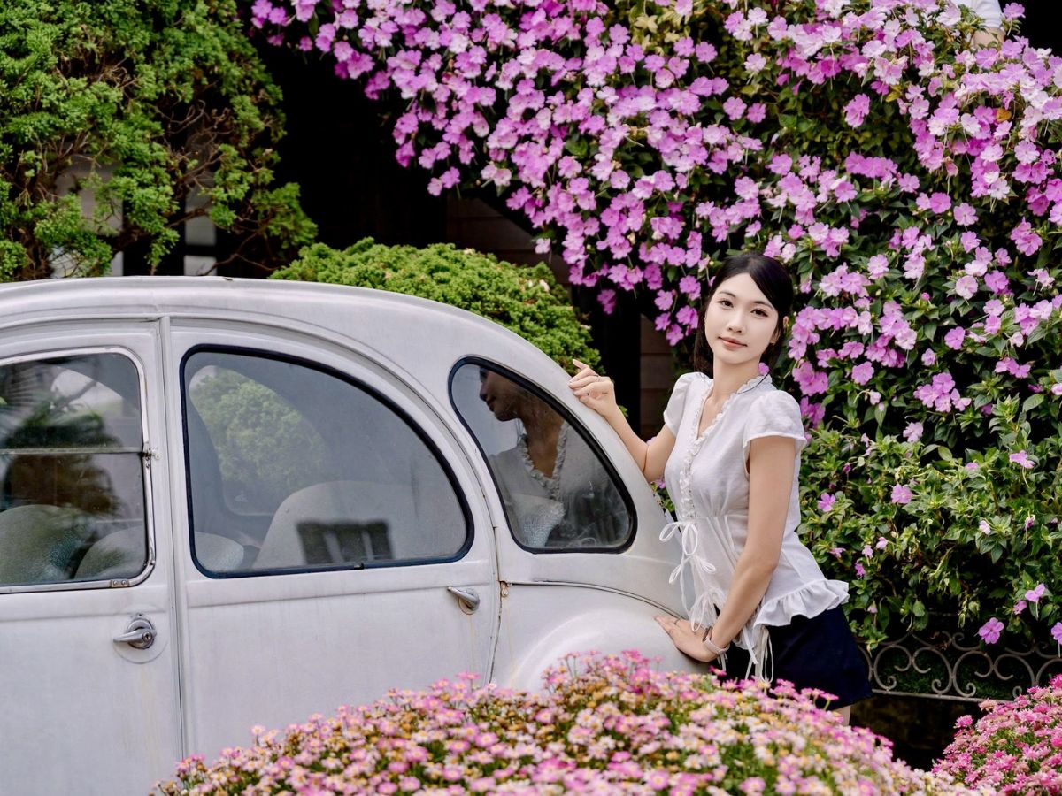 Du khách check-in giữa sắc hoa rực rỡ tại Le Jardin D’Amour, Bà Nà Hills.
