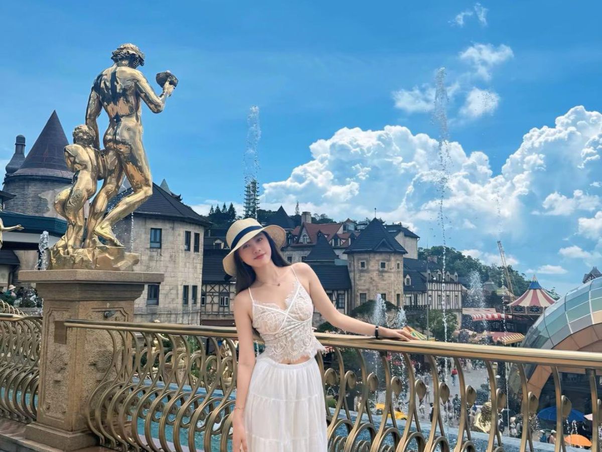 Du khách lưu lại những khoảnh khắc ấn tượng tại Thác Thần Mặt Trời – một trong những điểm check-in được yêu thích.