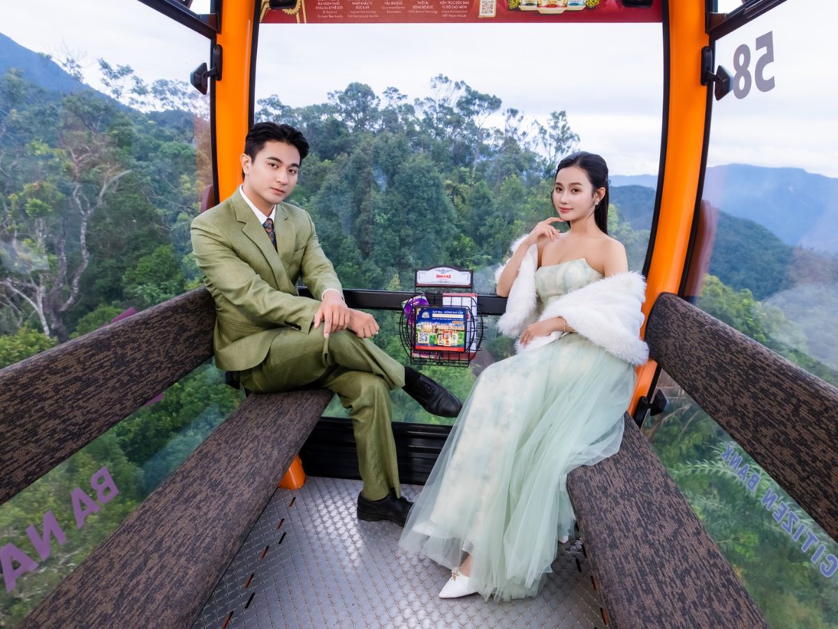 Từ cabin cáp treo, du khách có thể chiêm ngưỡng toàn cảnh thiên nhiên xanh mát của Bà Nà Hills.