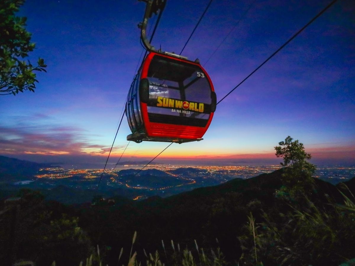 Đối với những du khách muốn trải nghiệm Bà Nà Hills theo một cách khác biệt, combo đêm là lựa chọn đáng cân nhắc.