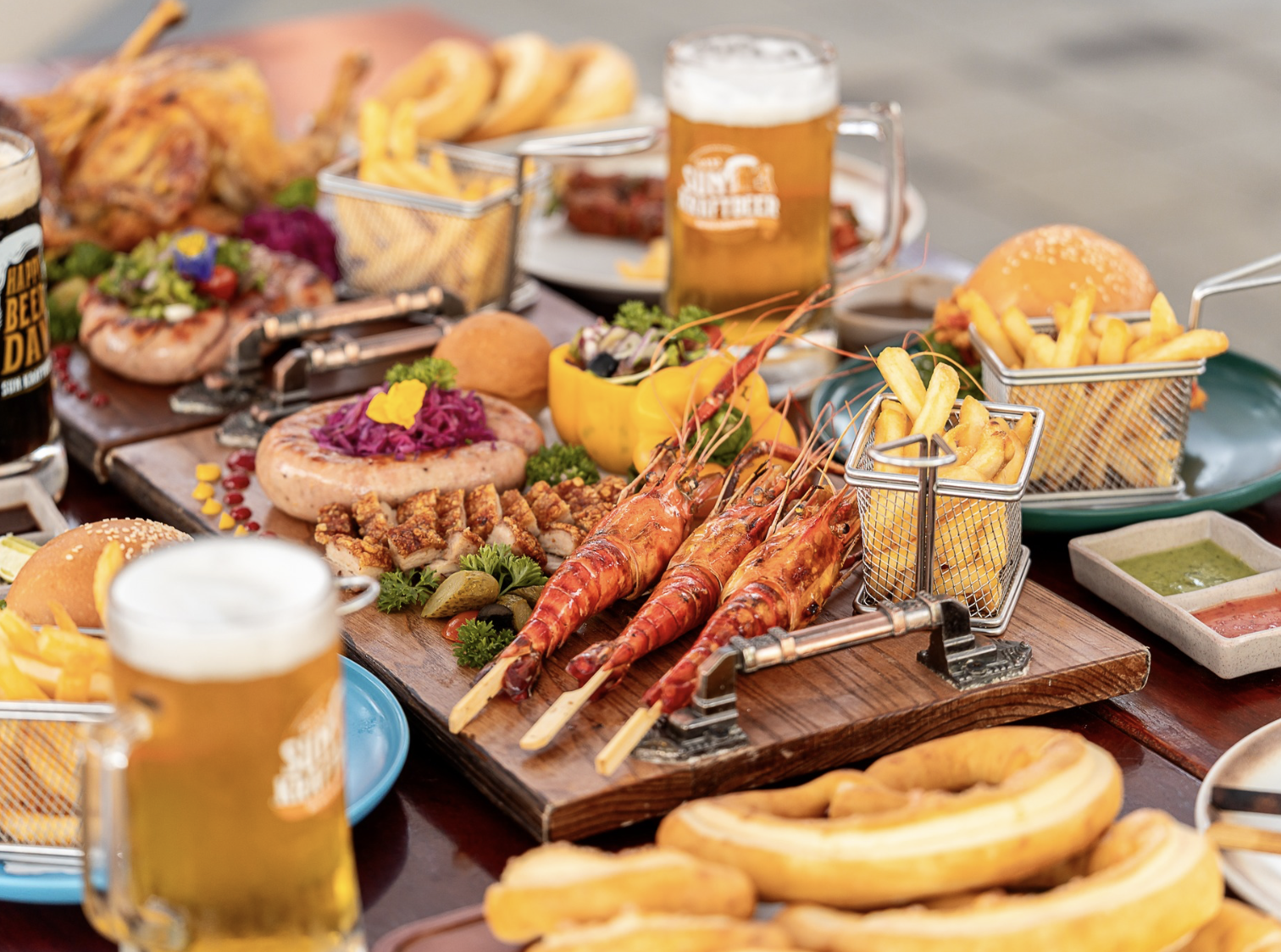 Du khách nhận thêm voucher ẩm thực để tự do lựa chọn món ăn hoặc đồ uống theo sở thích. (Nguồn: Sưu tầm)