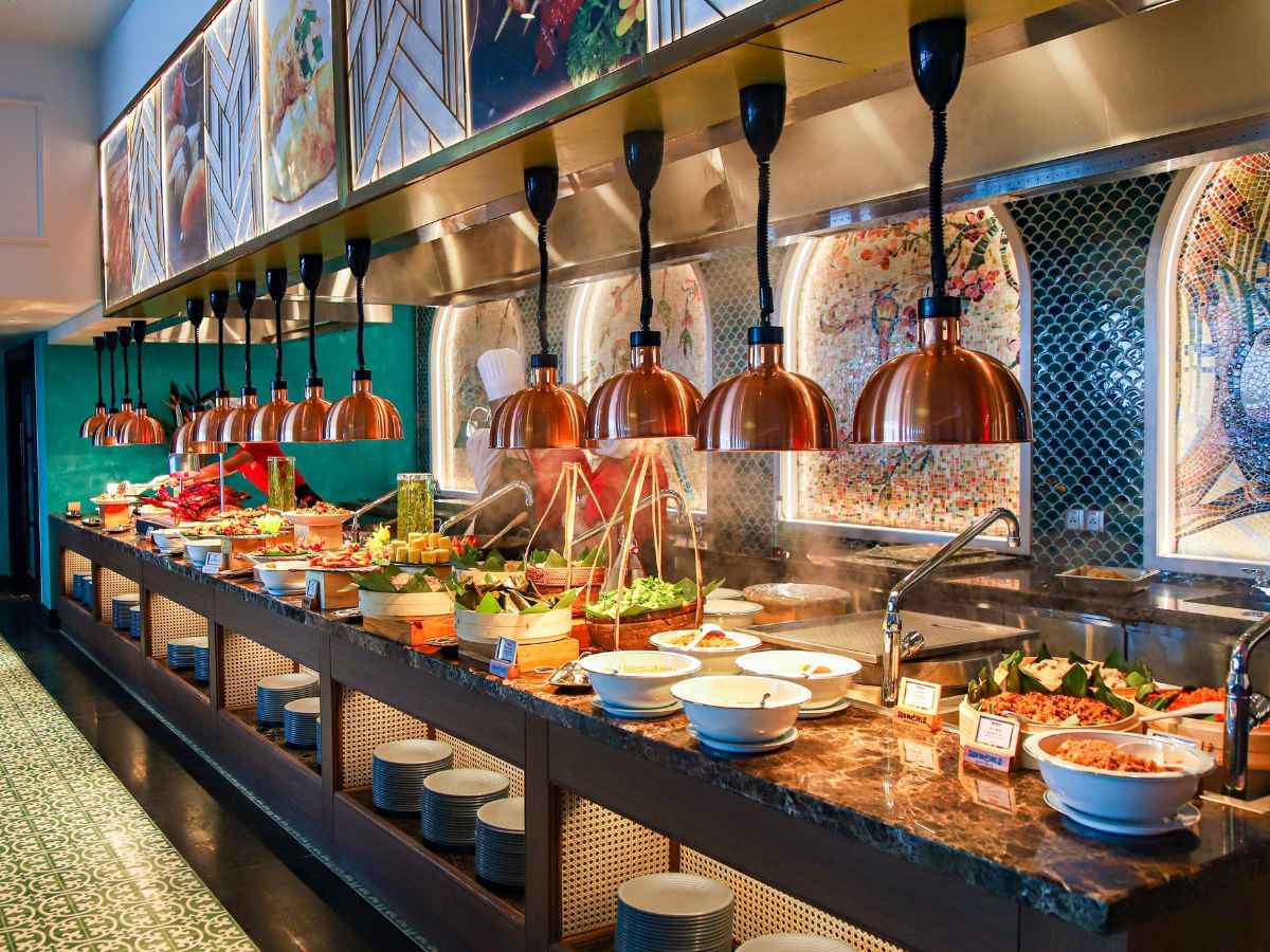 Combo vé Bà Nà kết hợp buffet là lựa chọn tối ưu chi phí và trải nghiệm dành cho gia đình có trẻ em. (Nguồn: Sưu tầm)