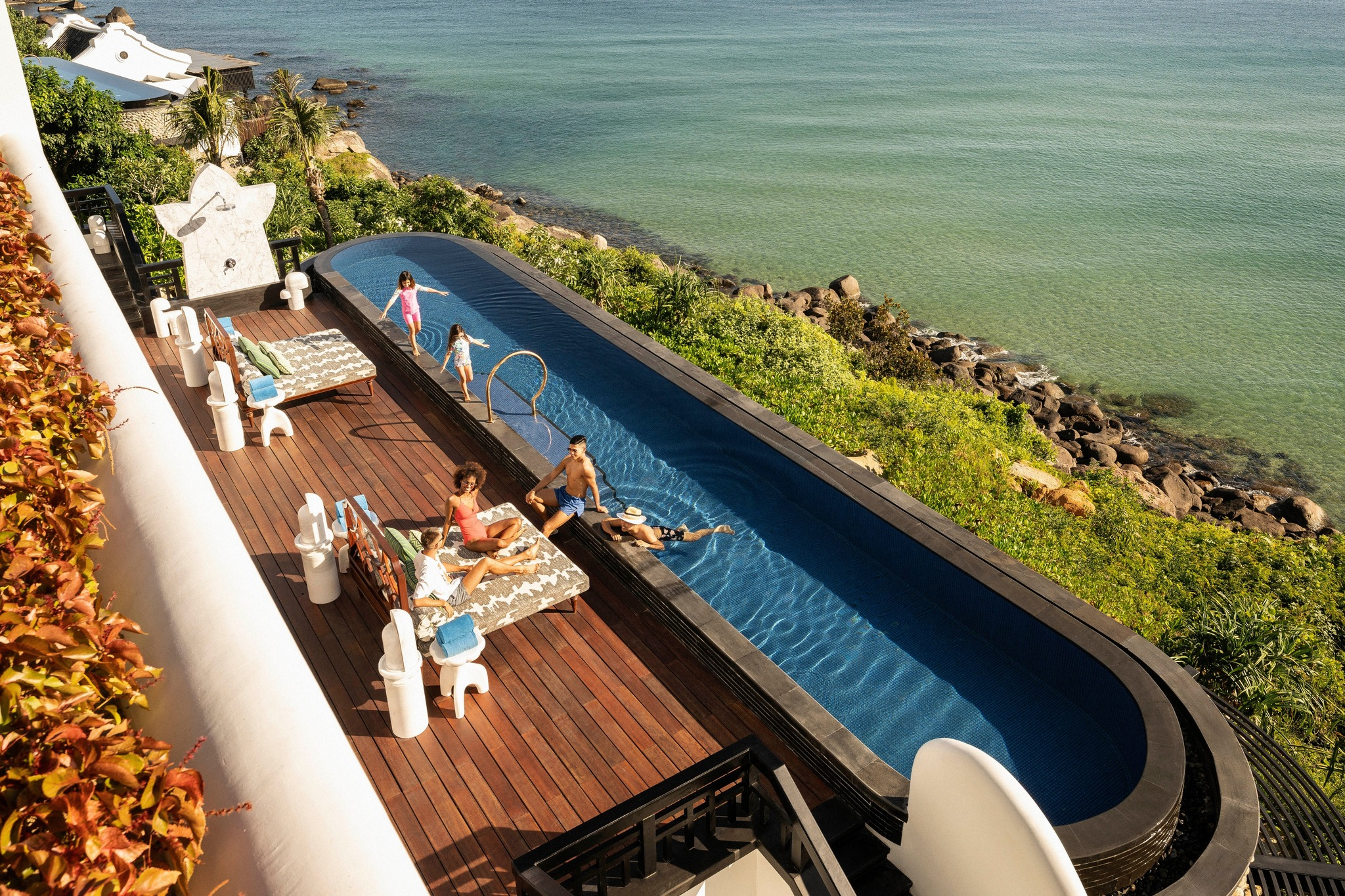 InterContinental Danang Sun Peninsula Resort gây ấn tượng với hệ thống biệt thự và phòng nghỉ hướng biển. (