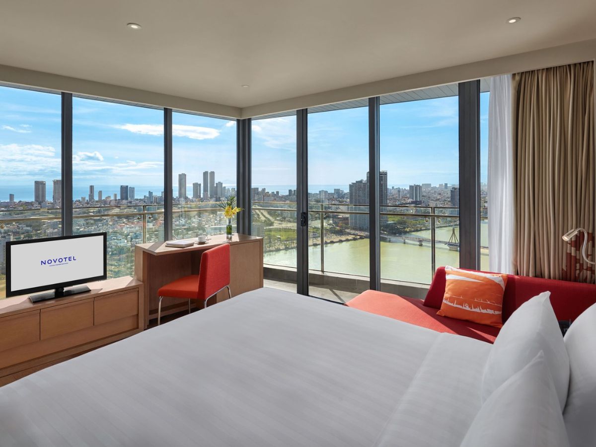 Phòng nghỉ tiện nghi với view đẹp là một trong những ưu điểm nổi bật của Novotel Danang Premier Han River hấp dẫn du khách.
