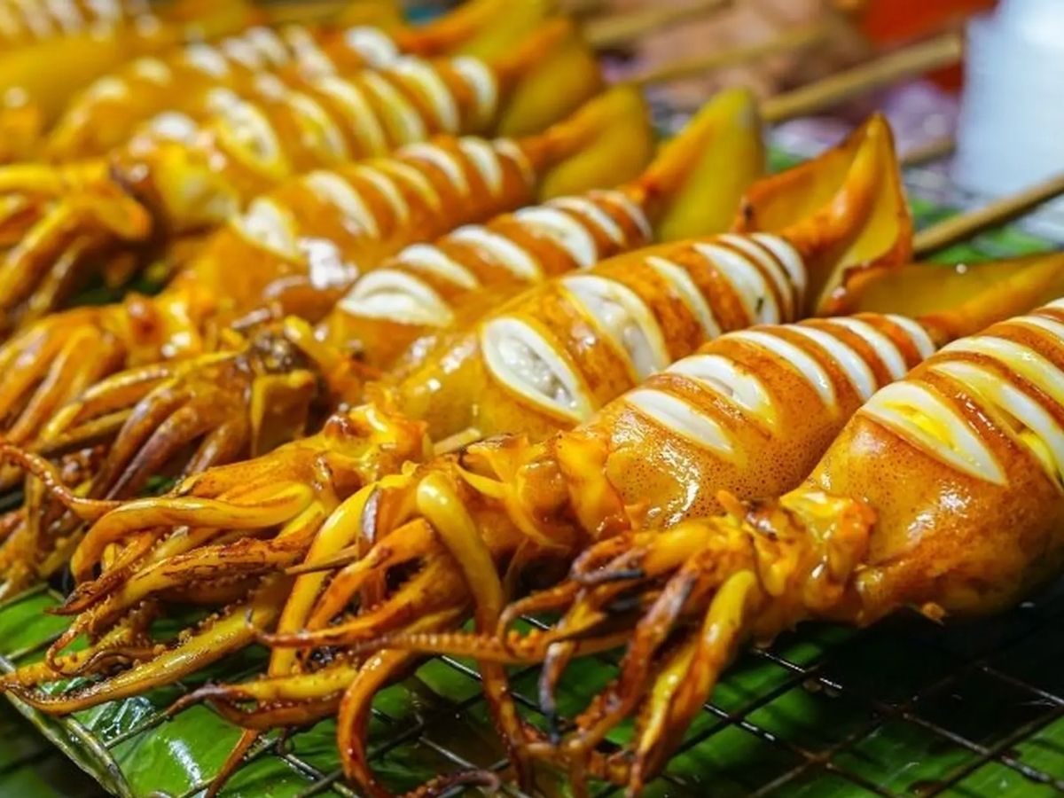 Mực thường được chế biến thành các món như mực nướng, mực nướng muối ớt, mực chiên mắm