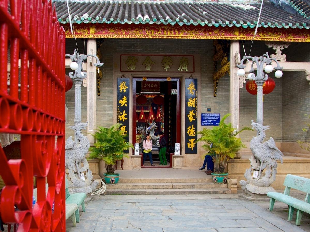 Hội quán Quảng Đông giữ vai trò như trung tâm văn hóa của cộng đồng người Hoa tại Việt Nam.