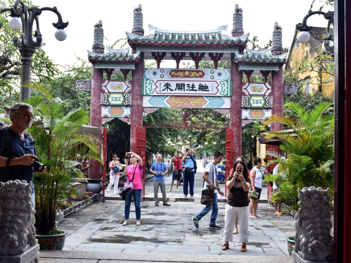 Thời gian lý tưởng nhất để trải nghiệm là vào sáng sớm, từ 8:00 đến 9:00, khi ánh sáng dịu nhẹ và không khí yên tĩnh.