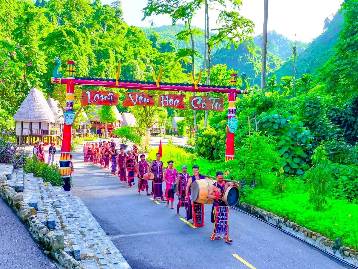 Làng Văn hóa Cơ Ty ở Cổng Trời Đông Giang là địa điểm không nên bỏ lỡ khi muốn tìm hiểu văn hóa bản địa.