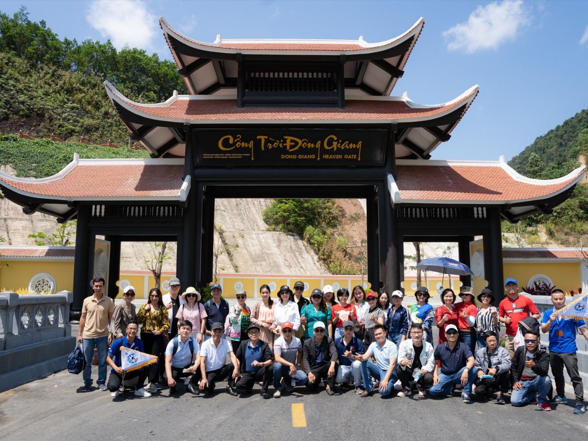 Cổng Trời Đông Giang được rất nhiều du khách yêu thích ghé đến tham quan và trải nghiệm du lịch.