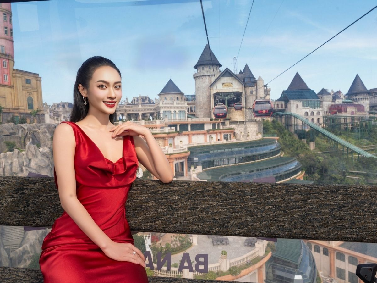 Làng Pháp với những con đường lát đá cùng các công trình kiến trúc kiểu Pháp cổ kính.