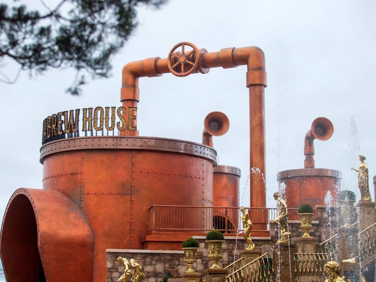 Điều tạo điểm nhấn đặc biệt cho quy trình nấu bia tại Ba Na Brew House chính là hệ thống dây chuyền máy móc tối tân.