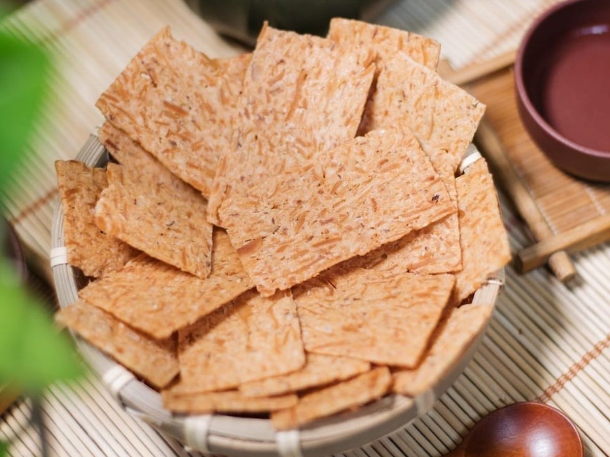 Nhiều du khách chọn bánh dừa nướng Đà Nẵng làm quà bởi tính tiện dụng và giá trị thực tế.