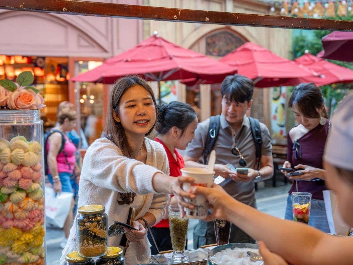 Du khách có thể dành ngày đầu tham quan Sun World Ba Na Hills.