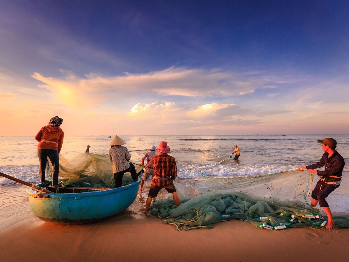 Làng chài Nam Ô là nơi cư dân gắn bó với nghề đánh bắt truyền thống.